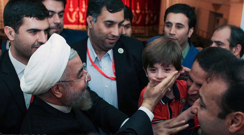 President Rouhani meets with Iranian expatriates in Tajikistan