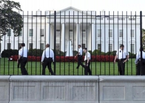 Man with knife breaks into White House 