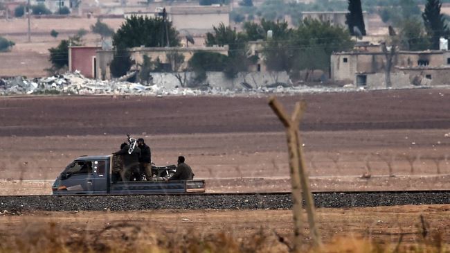 Kurdish fighters make more gains against ISIL in Kobani