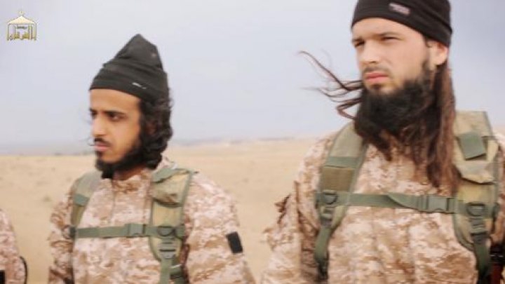 Hollande confirms two Frenchmen in Islamic State video