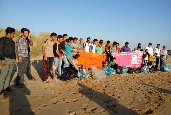 Environmental activists help clean up Bandar Ganaveh