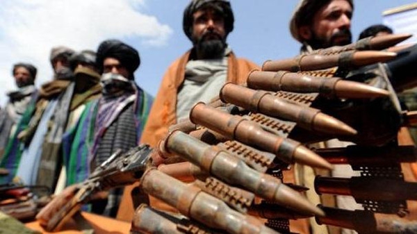5 dead, hundreds hostage in Taliban attack on Pakistan school