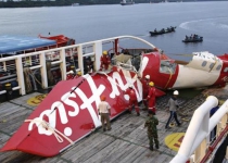 Indonesian divers retrieve AirAsia black box from seabed