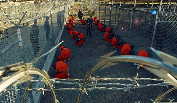 Guantanamo guard: CIA kills prisoners, Makes it look like suicide
