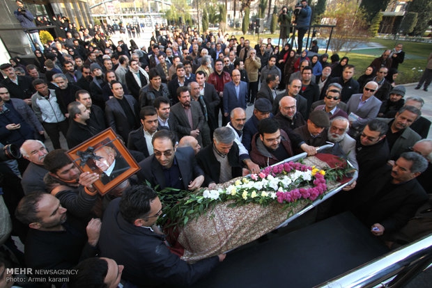 Renowned Iranian poet laid to rest in Tehran 