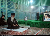 Photos: Supreme Leader pays tribute to founder of Islamic Republic  <img src="https://cdn.theiranproject.com/images/picture_icon.png" width="16" height="16" border="0" align="top">