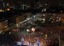 Tens of thousands attend anti-Netanyahu rally in Tel Aviv