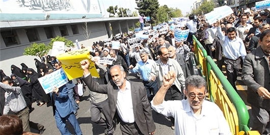 Iranian worshippers condemn Saudi aggression against Yemen