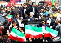 Photos: People of northern city of Rasht warmly welcome president Rouhani  <img src="https://cdn.theiranproject.com/images/picture_icon.png" width="16" height="16" border="0" align="top">