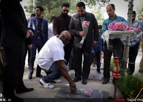Photos: US bodybuilding champion Ronnie Coleman visits Behesht Zahra cemetery in Tehran  <img src="https://cdn.theiranproject.com/images/picture_icon.png" width="16" height="16" border="0" align="top">