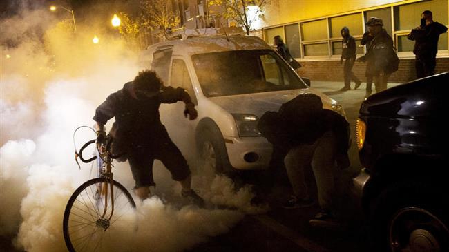 US protesters defy curfew in Baltimore