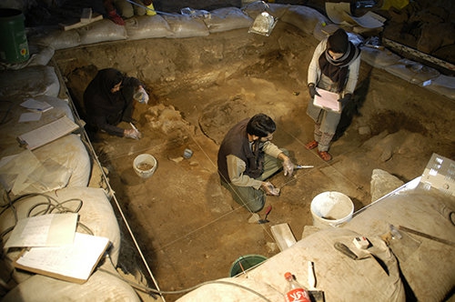 Signs of early modern humans found in a cave in western Iran
