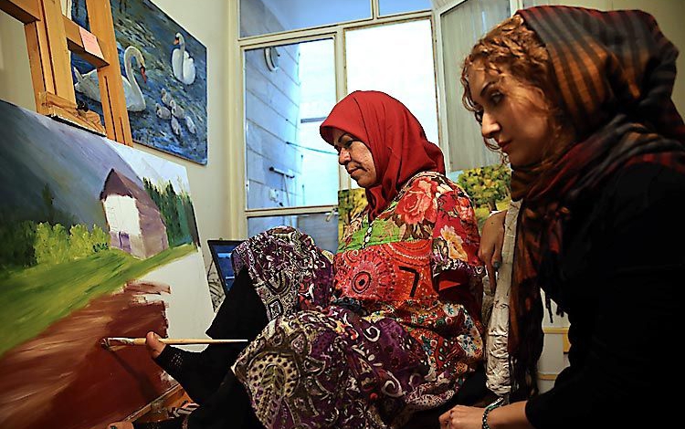 Iran woman with no arms helps others to live with disability