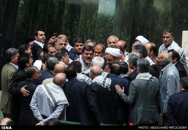 Conservative Iranian MPs slam Zarif for crossing Supreme Leader