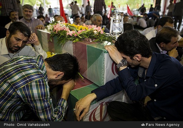Iran escorts 175 martyr divers to final resting place