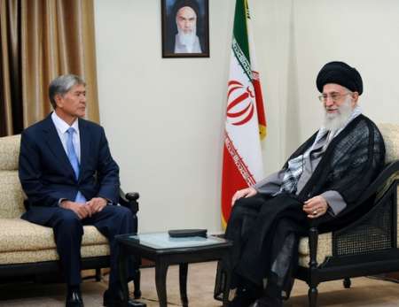 Supreme Leader: Iran diplomacy based on stronger links with Muslim states