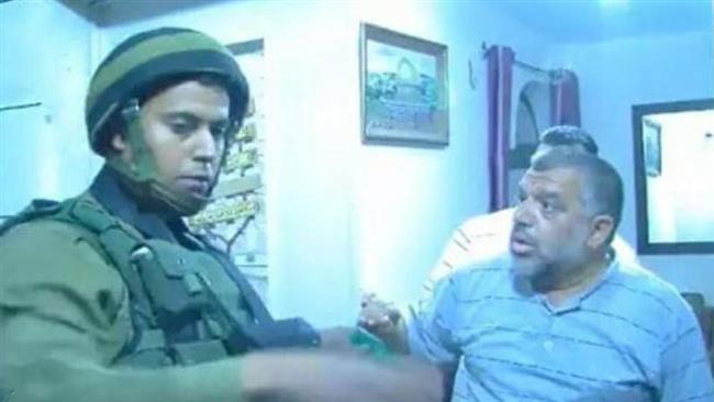 Israeli soldiers arrest senior Hamas leader in West Bank