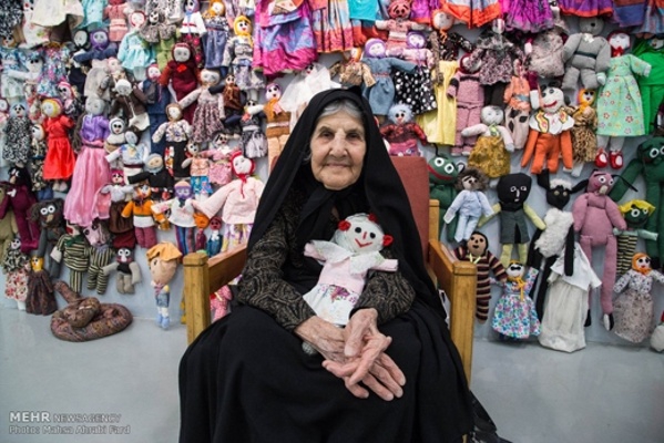 A nice grandma and the story of her dolls