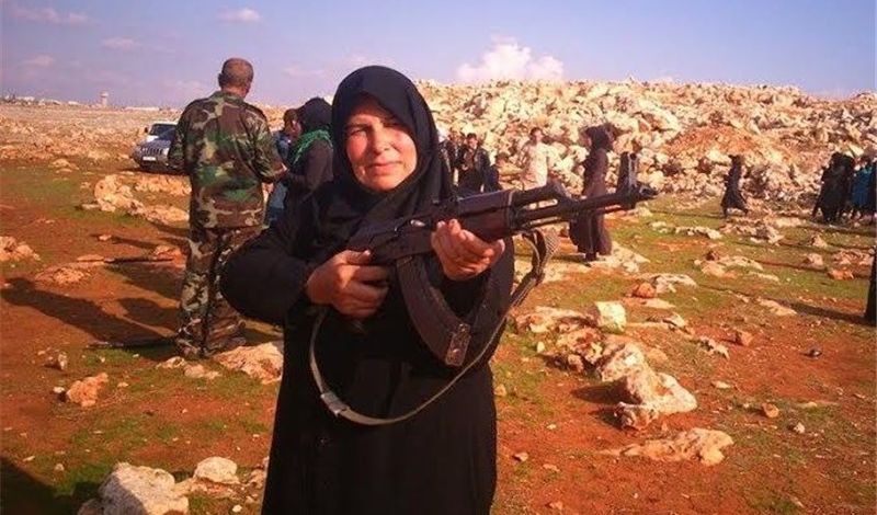 Civilian women in Syria receive military training