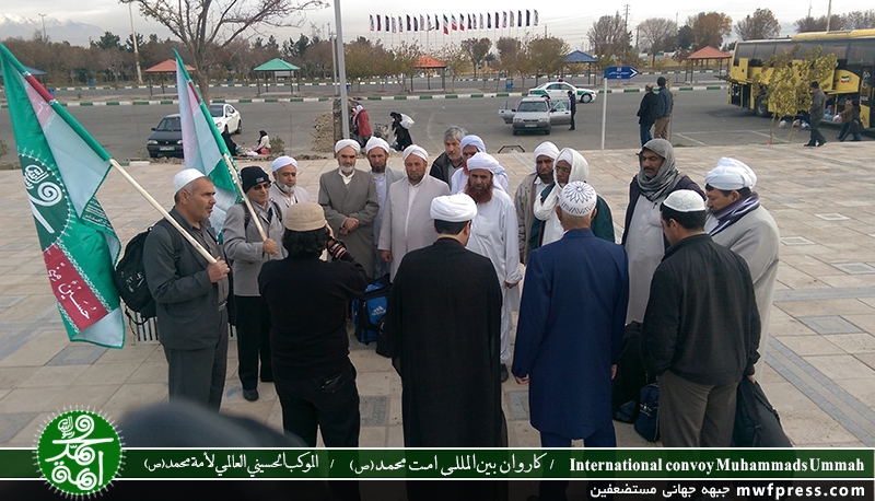 A convoy of Sunni pilgrims heads toward Karbala along with Shias