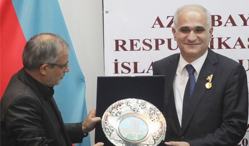 Iranian, Azeri ministers receive title of Tabriz honorary citizenship