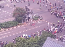 At least 4 dead as bombs hit Jakarta