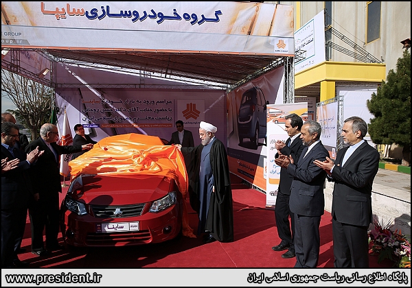 President Rouhani unveils 2 products of Iranian auto makers