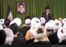 Photos: Supreme Leader receives clerics from Qom Seminary  <img src="https://cdn.theiranproject.com/images/picture_icon.png" width="16" height="16" border="0" align="top">