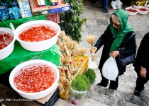 Photos: Nowruz shopping in Tajrish square, Tehran  <img src="https://cdn.theiranproject.com/images/picture_icon.png" width="16" height="16" border="0" align="top">