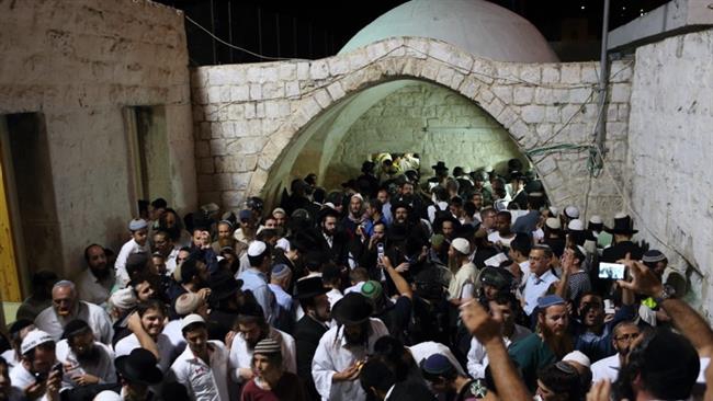 Israel settlers desecrate Joseph Tomb in West Bank