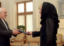 New UNIC director presents letter of appointment to FM Zarif