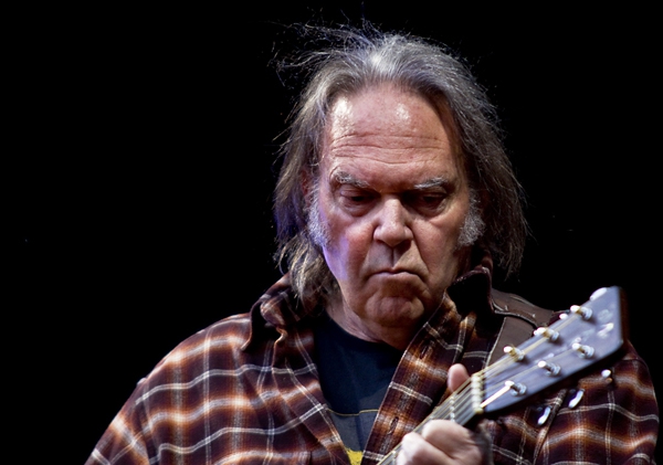 Legendary Rocker Neil Young backtracks on Donald Trump