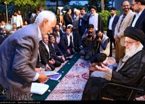 Leader receives Persian poets