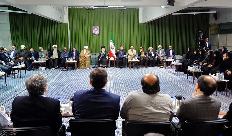 Leader urges people of literature to focus on US treason against JCPOA