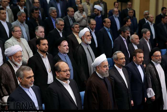 Pres. Rouhani urges political groups to unite to remove problems