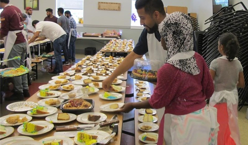 Muslims serve free meals to homeless in Washington