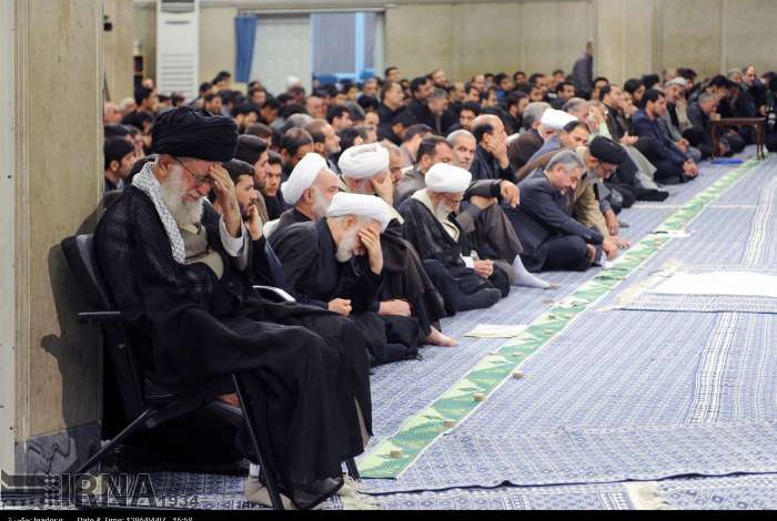 Leader attends Imam Ali