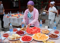 Photos: Fast breaking (Iftar) ceremony in Nan Dou Ya Mosque, China  <img src="https://cdn.theiranproject.com/images/picture_icon.png" width="16" height="16" border="0" align="top">