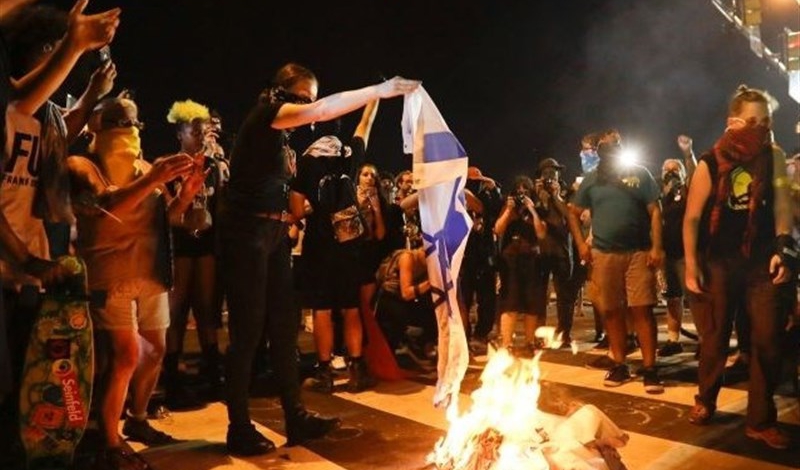 Israeli flag set on fire outside US Democratic convention