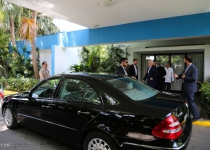 Photos: Zarif arrives at Havana Airport  <img src="https://cdn.theiranproject.com/images/picture_icon.png" width="16" height="16" border="0" align="top">