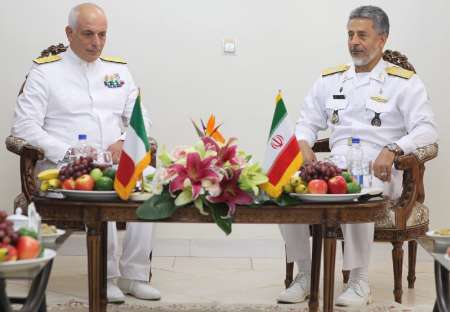 Italian military delegation confers with Navy commander