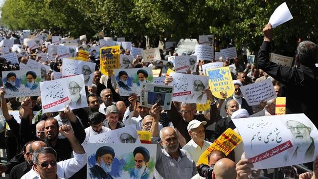 Iranians hold massive rallies to protest Saudi, Bahraini crimes