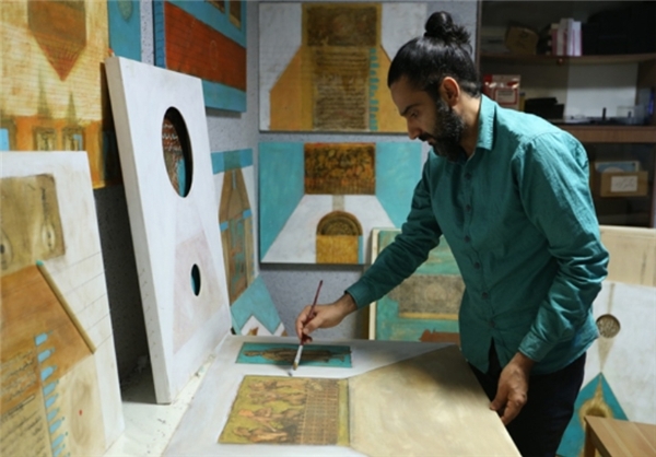 Iranian artist combines painting with music