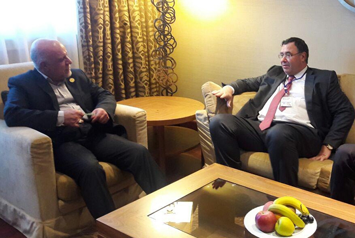 Irans Zangeneh meets Total CEO in Algeria