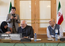 Photos: Zarif registers in Natl. Population, Housing Census  <img src="https://cdn.theiranproject.com/images/picture_icon.png" width="16" height="16" border="0" align="top">