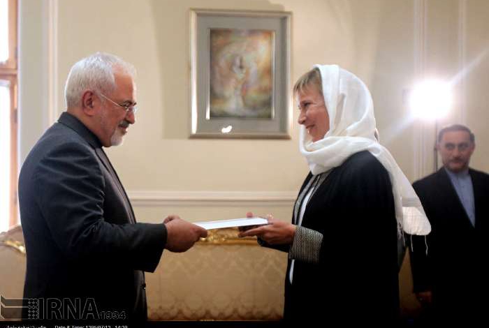 New ambassadors of Sweden and Sierra Leone submit copy of credentials to Zarif