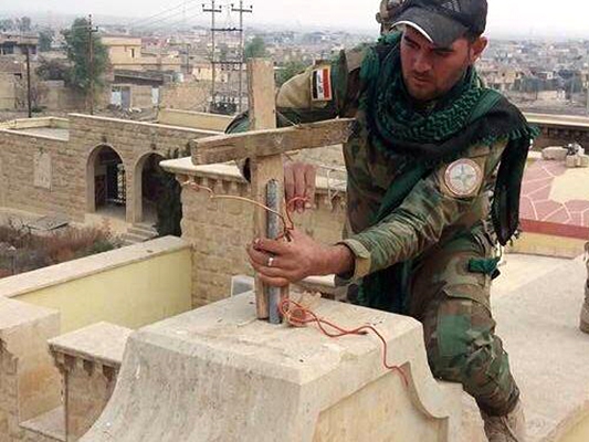 Shia volunteer forces roll up sleeves to rebuild liberated Christian towns