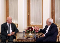 Zarif meets with Danish parliamentary delegation