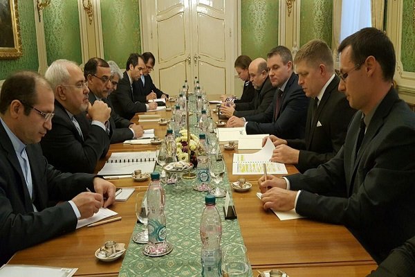 Zarif, Slovak PM review agreed MoUs