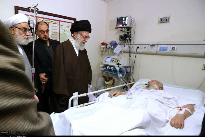 Supreme Leader visits Ayatollah Mousavi Ardebili in hospital